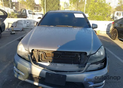 2013 Mercedes-Benz C 250 Sport из США, поврежденный, VIN WDDGF4HB9DA782704